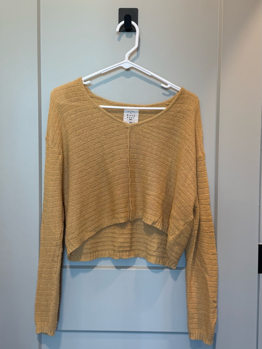 Billabong Cropped V‑Neck Sweater in Mustard